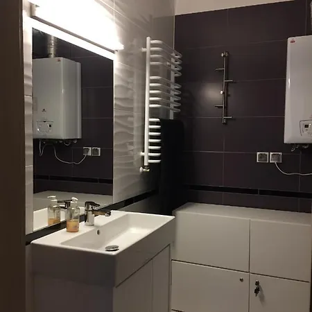 6 Mountain View Apartment